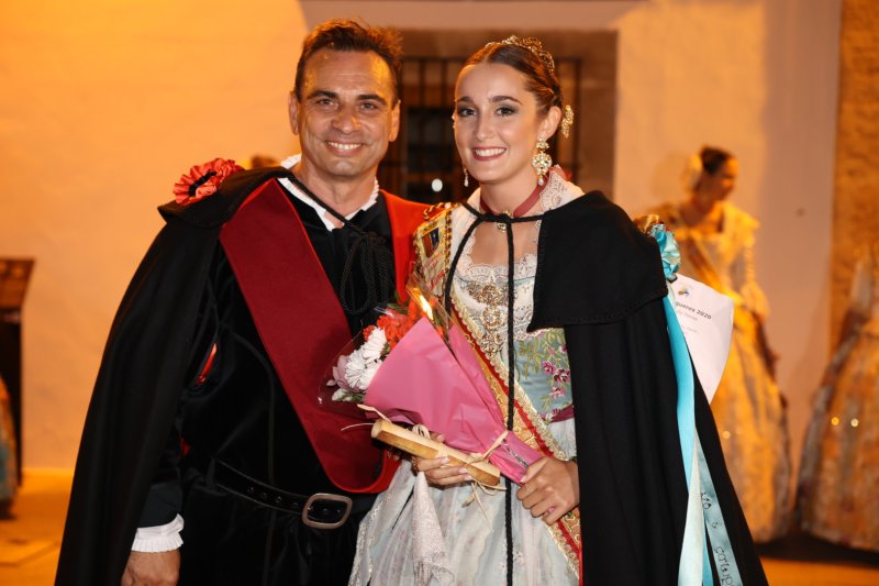 L'emotiva serenata de la Tuna de Xàbia a les regines i representants de Fogueres  L'emotiva serenata de la Tuna de Xàbia a les regines i representants de Fogueres