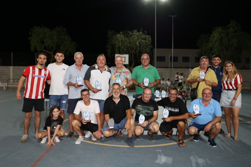 Bar Colom (senior) i Piscinas Nacionales (veterans) guanyen el Trofeu Pepe de Futbol Sala de la Xara Bar Colom (senior) i Piscinas Nacionales (veterans) guanyen el Trofeu Pepe de Futbol Sala de la Xara
