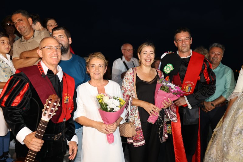 L'emotiva serenata de la Tuna de Xàbia a les regines i representants de Fogueres  L'emotiva serenata de la Tuna de Xàbia a les regines i representants de Fogueres