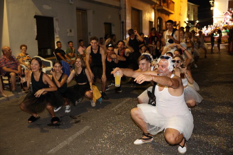 Caramels, en carrosses, i Mario Kart, en grups a peu, guanyadors de la desfilada de Beniarbeig Caramels, en carrosses, i Mario Kart, en grups a peu, guanyadors de la desfilada de Beniarbeig