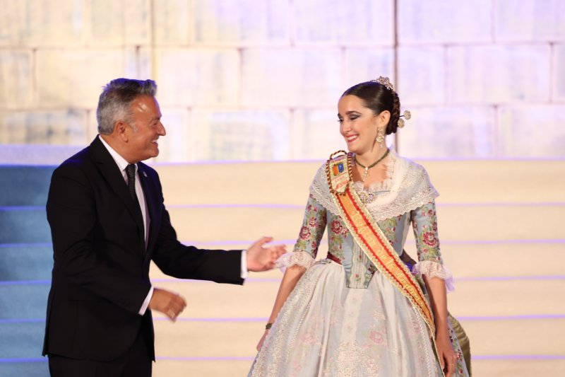 Marta Ortuño i Ariadna Serrat estrenen el seu regnat de Fogueres 2020 Marta Ortuño i Ariadna Serrat estrenen el seu regnat de Fogueres 2020