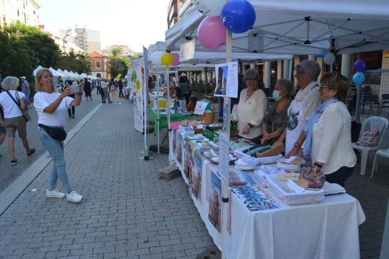 Fira d'Associacions de Dénia: Todos quieren ayudar a la sociedad  Fira d'Associacions de Dénia: Todos quieren ayudar a la sociedad