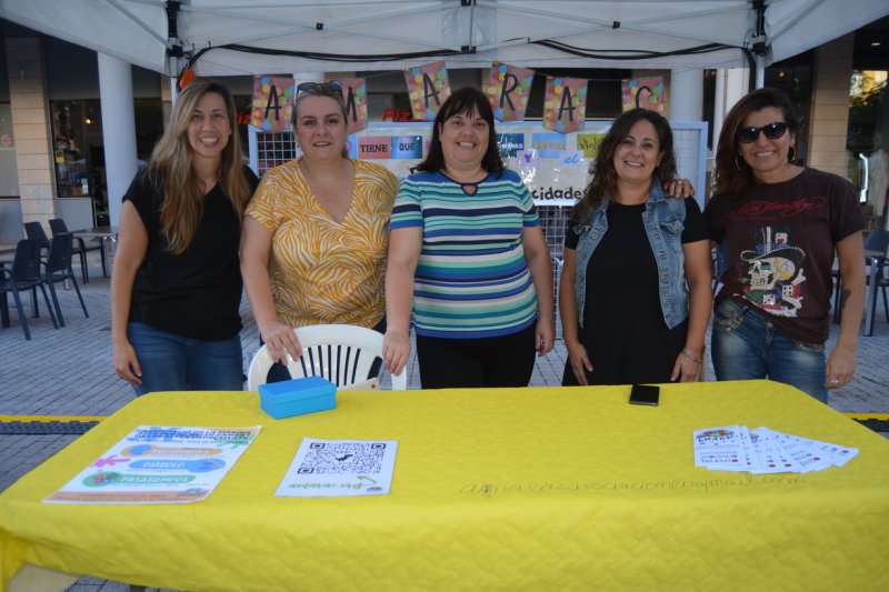 Fira d'Associacions de Dénia: Todos quieren ayudar a la sociedad  Fira d'Associacions de Dénia: Todos quieren ayudar a la sociedad