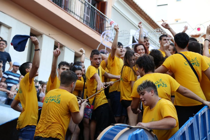 El Ramat 80 guanya la desfilada de carrosses de Pedreguer El Ramat 80 guanya la desfilada de carrosses de Pedreguer