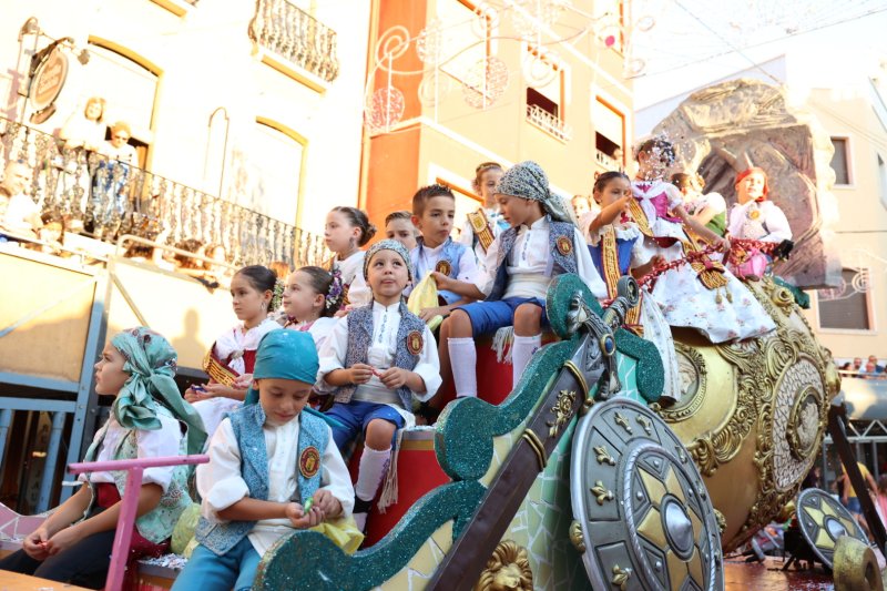 El Ramat 80 guanya la desfilada de carrosses de Pedreguer El Ramat 80 guanya la desfilada de carrosses de Pedreguer