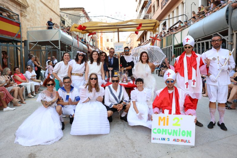 El Ramat 80 guanya la desfilada de carrosses de Pedreguer El Ramat 80 guanya la desfilada de carrosses de Pedreguer