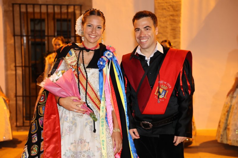 L'emotiva serenata de la Tuna de Xàbia a les regines i representants de Fogueres  L'emotiva serenata de la Tuna de Xàbia a les regines i representants de Fogueres