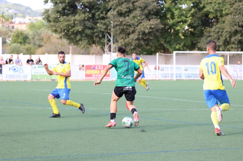 Regional Preferente: El Calpe se lleva los tres puntos ante el Dénia en un intenso derbi (1-0) Regional Preferente: El Calpe se lleva los tres puntos ante el Dénia en un intenso derbi (1-0)