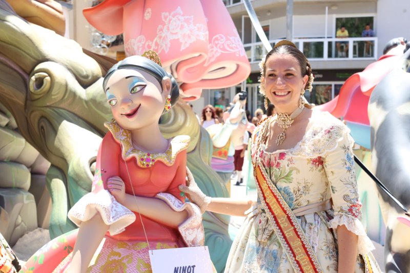 Les regines de Xàbia s’auto “indulten” de la foguera central Les regines de Xàbia s’auto “indulten” de la foguera central