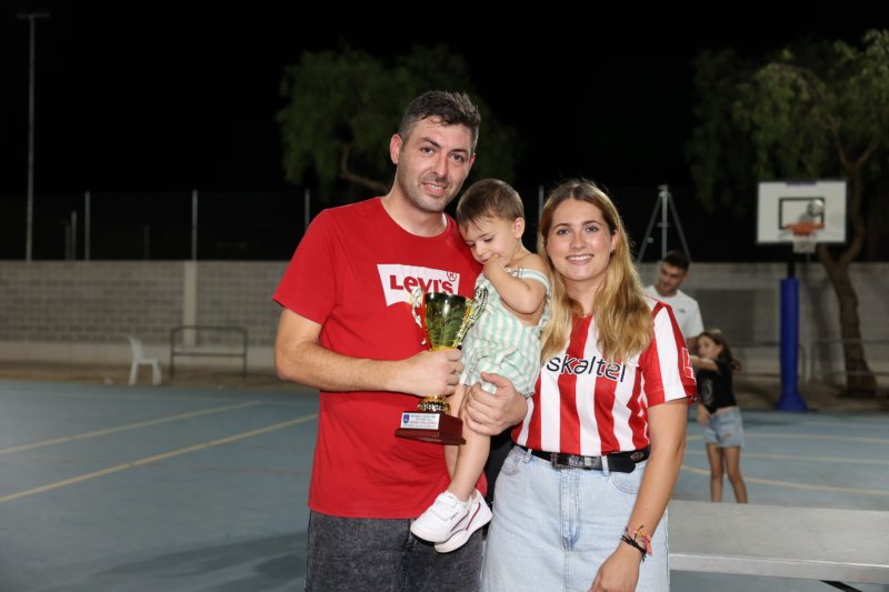 Bar Colom (senior) i Piscinas Nacionales (veterans) guanyen el Trofeu Pepe de Futbol Sala de la Xara Bar Colom (senior) i Piscinas Nacionales (veterans) guanyen el Trofeu Pepe de Futbol Sala de la Xara