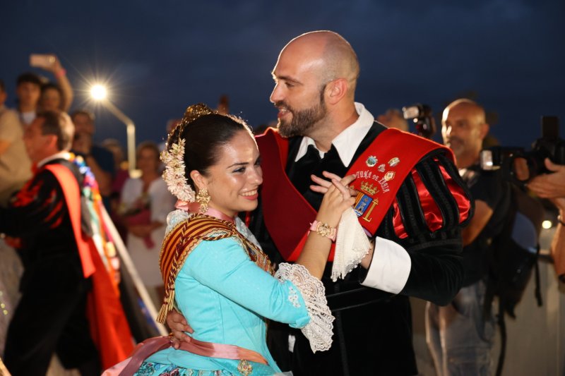 L'emotiva serenata de la Tuna de Xàbia a les regines i representants de Fogueres  L'emotiva serenata de la Tuna de Xàbia a les regines i representants de Fogueres