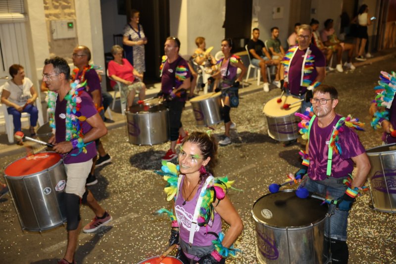 Caramels, en carrosses, i Mario Kart, en grups a peu, guanyadors de la desfilada de Beniarbeig Caramels, en carrosses, i Mario Kart, en grups a peu, guanyadors de la desfilada de Beniarbeig