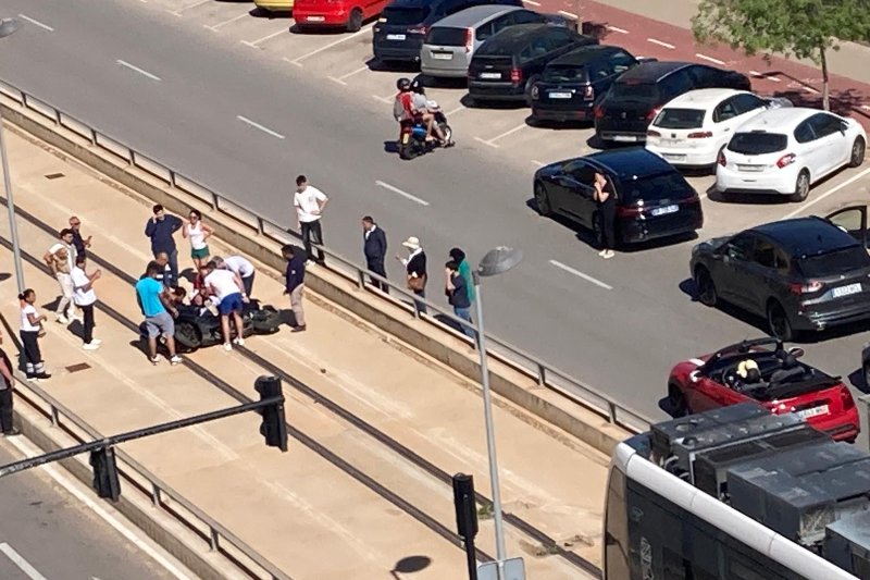 El trenet arrolla a una moto en un paso a nivel a Dénia  El trenet arrolla a una moto en un paso a nivel a Dénia