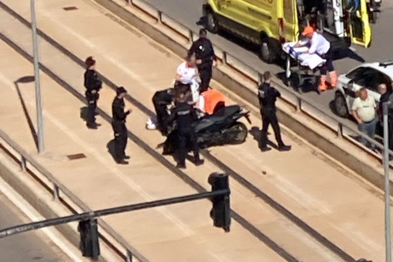 El trenet arrolla a una moto en un paso a nivel a Dénia  El trenet arrolla a una moto en un paso a nivel a Dénia