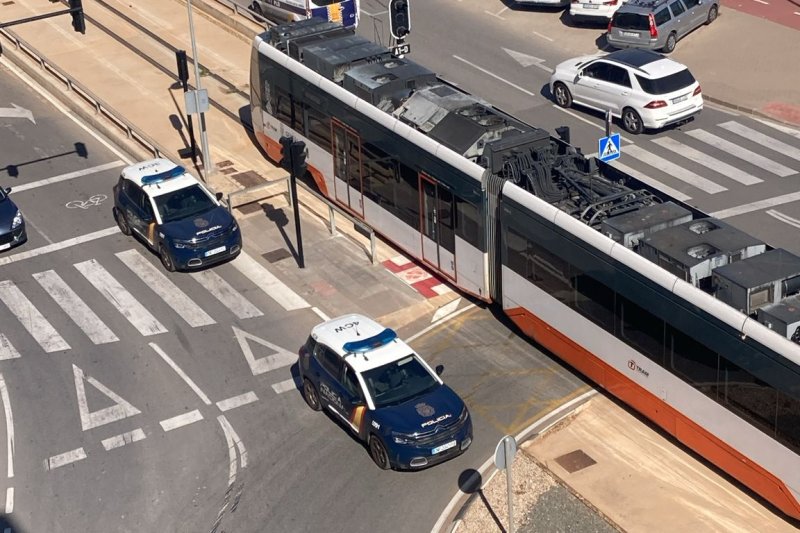 El trenet arrolla a una moto en un paso a nivel a Dénia  El trenet arrolla a una moto en un paso a nivel a Dénia