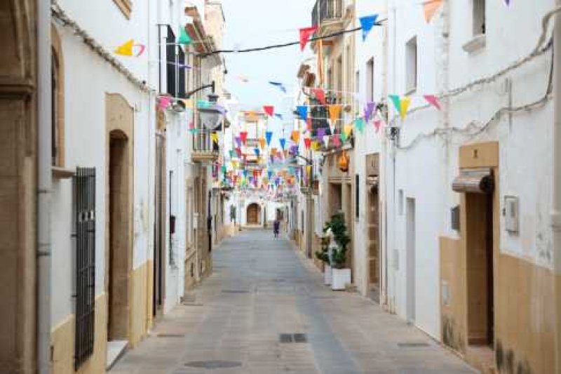 El Carrer Sant Pere Martir és el millor engalanat de Fogueres El Carrer Sant Pere Martir és el millor engalanat de Fogueres