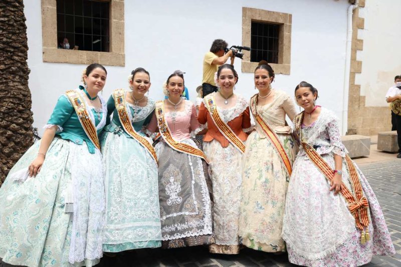 El Carrer Sant Pere Martir és el millor engalanat de Fogueres El Carrer Sant Pere Martir és el millor engalanat de Fogueres