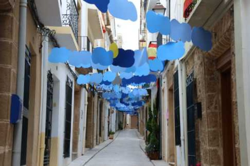 El Carrer Sant Pere Martir és el millor engalanat de Fogueres El Carrer Sant Pere Martir és el millor engalanat de Fogueres