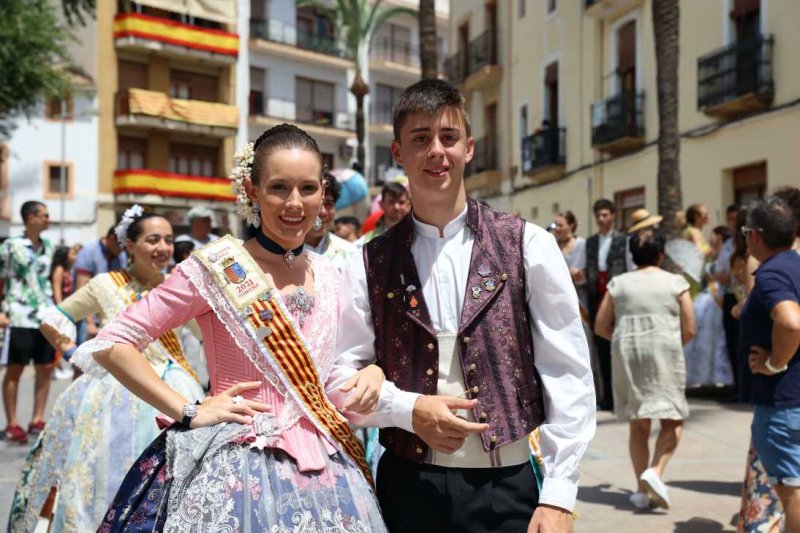 El Carrer Sant Pere Martir és el millor engalanat de Fogueres El Carrer Sant Pere Martir és el millor engalanat de Fogueres