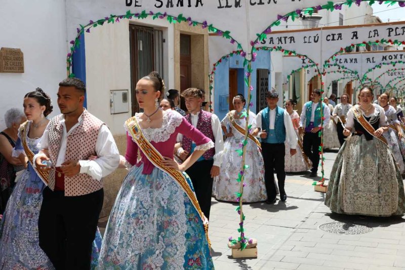 El Carrer Sant Pere Martir és el millor engalanat de Fogueres El Carrer Sant Pere Martir és el millor engalanat de Fogueres