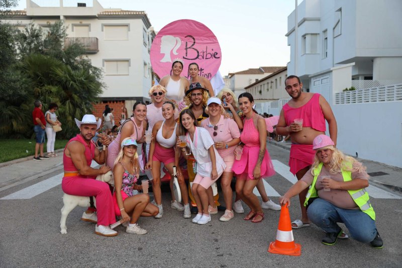 GALERIA DE FOTOS i PREMIS de les CARROSSES de BENIARBEIG: guanyen el Tadeo Jones i el Circ de Segària GALERIA DE FOTOS i PREMIS de les CARROSSES de BENIARBEIG: guanyen el Tadeo Jones i el Circ de Segària