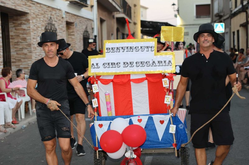GALERIA DE FOTOS i PREMIS de les CARROSSES de BENIARBEIG: guanyen el Tadeo Jones i el Circ de Segària GALERIA DE FOTOS i PREMIS de les CARROSSES de BENIARBEIG: guanyen el Tadeo Jones i el Circ de Segària