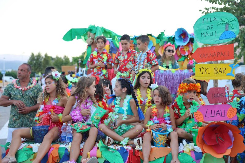 GALERIA DE FOTOS i PREMIS de les CARROSSES de BENIARBEIG: guanyen el Tadeo Jones i el Circ de Segària GALERIA DE FOTOS i PREMIS de les CARROSSES de BENIARBEIG: guanyen el Tadeo Jones i el Circ de Segària