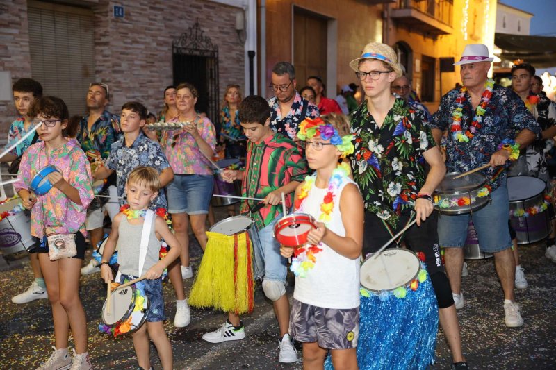GALERIA DE FOTOS i PREMIS de les CARROSSES de BENIARBEIG: guanyen el Tadeo Jones i el Circ de Segària GALERIA DE FOTOS i PREMIS de les CARROSSES de BENIARBEIG: guanyen el Tadeo Jones i el Circ de Segària