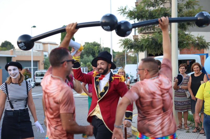 GALERIA DE FOTOS i PREMIS de les CARROSSES de BENIARBEIG: guanyen el Tadeo Jones i el Circ de Segària GALERIA DE FOTOS i PREMIS de les CARROSSES de BENIARBEIG: guanyen el Tadeo Jones i el Circ de Segària