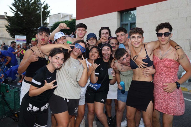 GALERIA DE FOTOS i PREMIS de les CARROSSES de BENIARBEIG: guanyen el Tadeo Jones i el Circ de Segària GALERIA DE FOTOS i PREMIS de les CARROSSES de BENIARBEIG: guanyen el Tadeo Jones i el Circ de Segària
