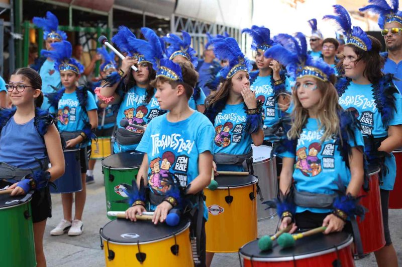 GALERIA de FOTOS de la DESFILADA de CARROSSES de les FESTES de JULIOL de PEDREGUER GALERIA de FOTOS de la DESFILADA de CARROSSES de les FESTES de JULIOL de PEDREGUER