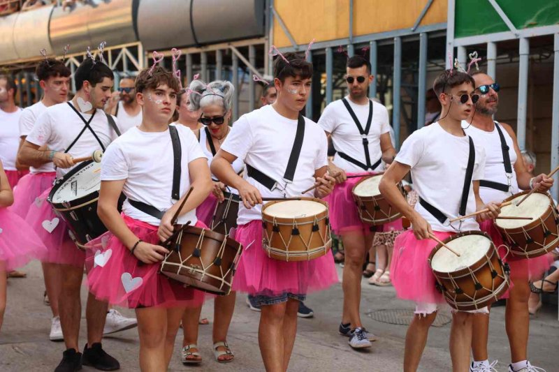 GALERIA de FOTOS de la DESFILADA de CARROSSES de les FESTES de JULIOL de PEDREGUER GALERIA de FOTOS de la DESFILADA de CARROSSES de les FESTES de JULIOL de PEDREGUER