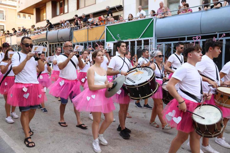 GALERIA de FOTOS de la DESFILADA de CARROSSES de les FESTES de JULIOL de PEDREGUER GALERIA de FOTOS de la DESFILADA de CARROSSES de les FESTES de JULIOL de PEDREGUER