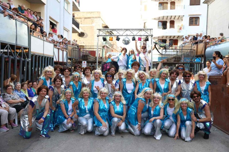 GALERIA de FOTOS de la DESFILADA de CARROSSES de les FESTES de JULIOL de PEDREGUER GALERIA de FOTOS de la DESFILADA de CARROSSES de les FESTES de JULIOL de PEDREGUER