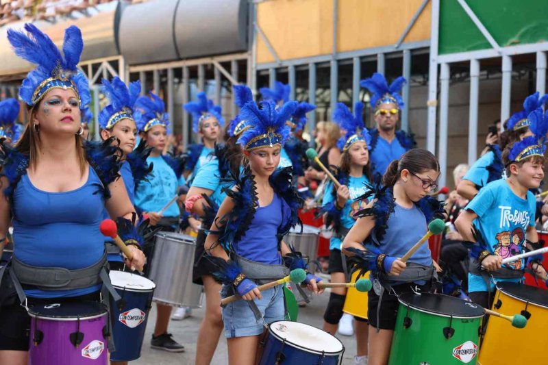 GALERIA de FOTOS de la DESFILADA de CARROSSES de les FESTES de JULIOL de PEDREGUER GALERIA de FOTOS de la DESFILADA de CARROSSES de les FESTES de JULIOL de PEDREGUER
