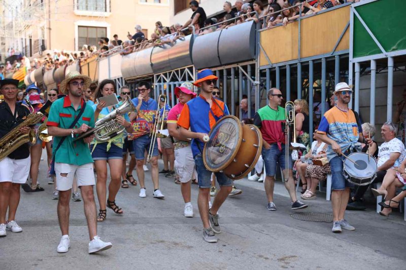 GALERIA de FOTOS de la DESFILADA de CARROSSES de les FESTES de JULIOL de PEDREGUER GALERIA de FOTOS de la DESFILADA de CARROSSES de les FESTES de JULIOL de PEDREGUER