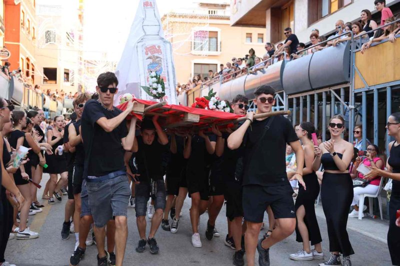 GALERIA de FOTOS de la DESFILADA de CARROSSES de les FESTES de JULIOL de PEDREGUER GALERIA de FOTOS de la DESFILADA de CARROSSES de les FESTES de JULIOL de PEDREGUER