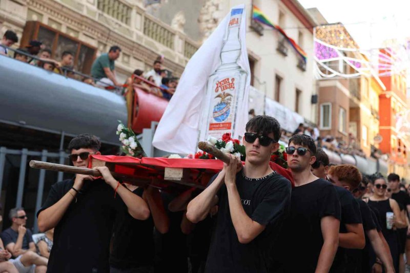 GALERIA de FOTOS de la DESFILADA de CARROSSES de les FESTES de JULIOL de PEDREGUER GALERIA de FOTOS de la DESFILADA de CARROSSES de les FESTES de JULIOL de PEDREGUER