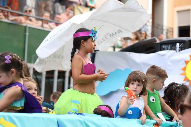 GALERIA de FOTOS de la DESFILADA de CARROSSES de les FESTES de JULIOL de PEDREGUER GALERIA de FOTOS de la DESFILADA de CARROSSES de les FESTES de JULIOL de PEDREGUER