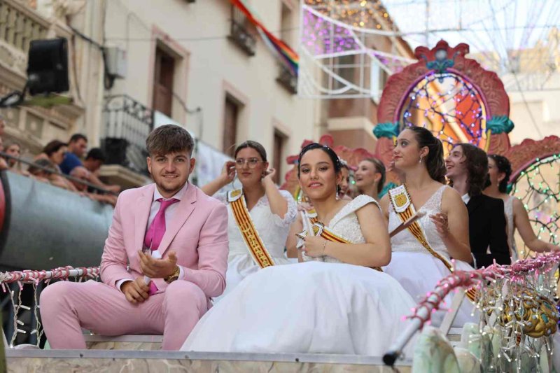 GALERIA de FOTOS de la DESFILADA de CARROSSES de les FESTES de JULIOL de PEDREGUER GALERIA de FOTOS de la DESFILADA de CARROSSES de les FESTES de JULIOL de PEDREGUER