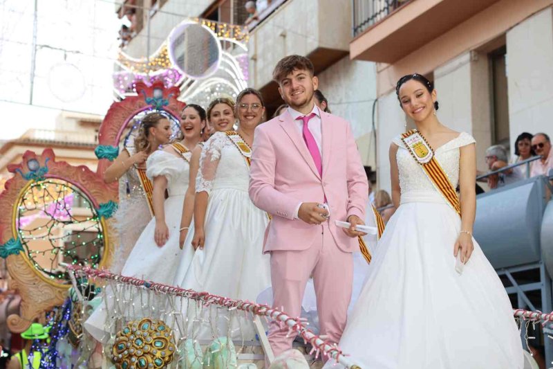 GALERIA de FOTOS de la DESFILADA de CARROSSES de les FESTES de JULIOL de PEDREGUER GALERIA de FOTOS de la DESFILADA de CARROSSES de les FESTES de JULIOL de PEDREGUER