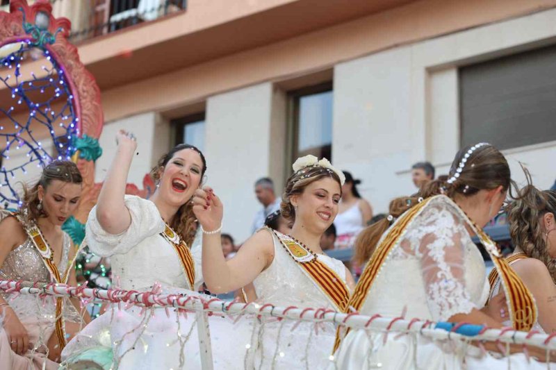GALERIA de FOTOS de la DESFILADA de CARROSSES de les FESTES de JULIOL de PEDREGUER GALERIA de FOTOS de la DESFILADA de CARROSSES de les FESTES de JULIOL de PEDREGUER
