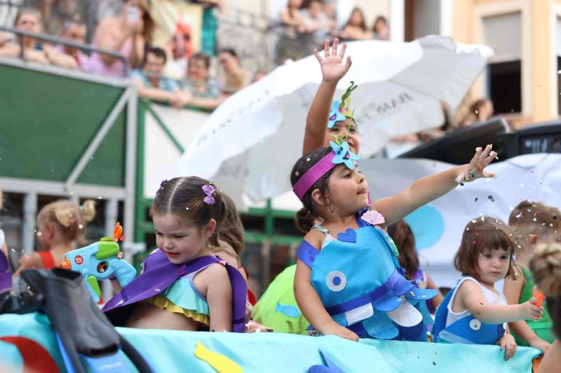 GALERIA de FOTOS de la DESFILADA de CARROSSES de les FESTES de JULIOL de PEDREGUER GALERIA de FOTOS de la DESFILADA de CARROSSES de les FESTES de JULIOL de PEDREGUER