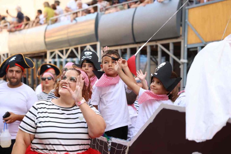 GALERIA de FOTOS de la DESFILADA de CARROSSES de les FESTES de JULIOL de PEDREGUER GALERIA de FOTOS de la DESFILADA de CARROSSES de les FESTES de JULIOL de PEDREGUER