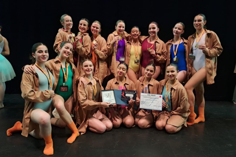 La escuela Endanza de Xàbia triunfa en el concurso nacional de Burgos y estará en el Europeo La escuela Endanza de Xàbia triunfa en el concurso nacional de Burgos y estará en el Europeo