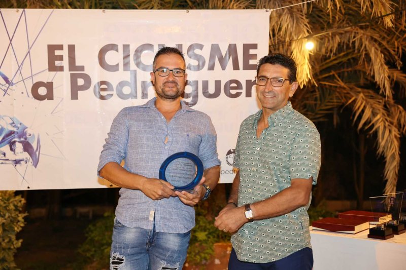 El Club Ciclista Pedreguer repassa la seua trajectòria en la gala del 50 aniversari El Club Ciclista Pedreguer repassa la seua trajectòria en la gala del 50 aniversari