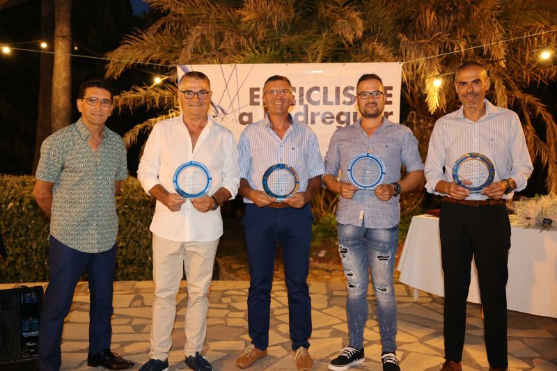 El Club Ciclista Pedreguer repassa la seua trajectòria en la gala del 50 aniversari El Club Ciclista Pedreguer repassa la seua trajectòria en la gala del 50 aniversari