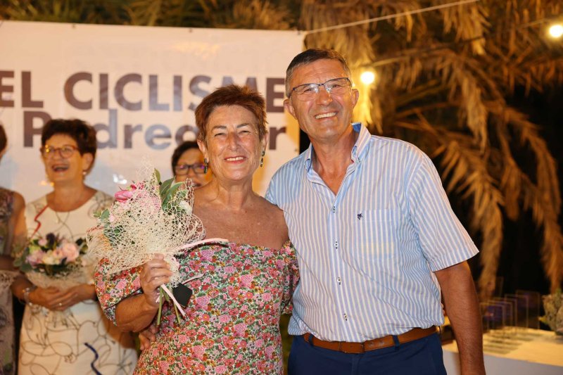 El Club Ciclista Pedreguer repassa la seua trajectòria en la gala del 50 aniversari El Club Ciclista Pedreguer repassa la seua trajectòria en la gala del 50 aniversari