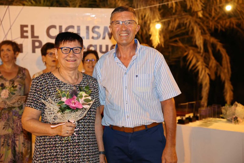 El Club Ciclista Pedreguer repassa la seua trajectòria en la gala del 50 aniversari El Club Ciclista Pedreguer repassa la seua trajectòria en la gala del 50 aniversari