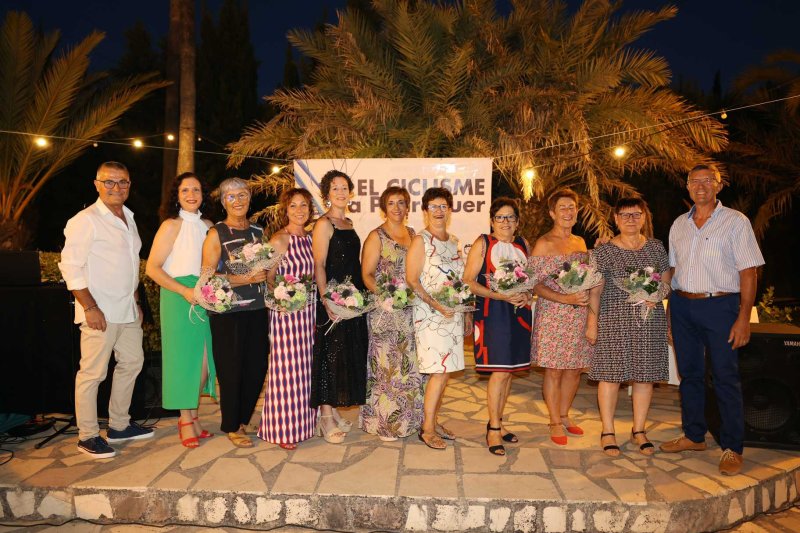 El Club Ciclista Pedreguer repassa la seua trajectòria en la gala del 50 aniversari El Club Ciclista Pedreguer repassa la seua trajectòria en la gala del 50 aniversari